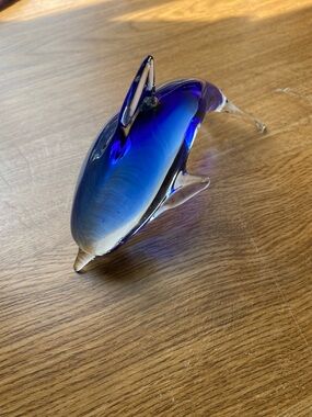 BEAUTIFUL BLUE & CLEAR ART GLASS 6" LONG DOLPHIN HAND BLOWN FIGURINE